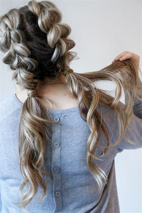 Voluminous curls, hair tutorials, curly hairstyles, loose waves, date hair, ariana grande inspired hair style, kate middleton hairdo. 2020 Popular Curly Half-Updo With Ponytail Braids