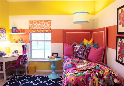 Vera bradley just launched its first bedding collection you can also browse through the collection with vera bradley's 360 experience tool, which allows the viewer to shop the bedding items using a. Vera Bradley Bedroom #MySuiteSetupSweepstakes | College ...