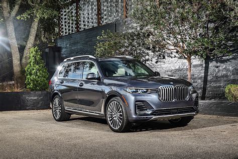 We cover its specs, features, technology, safety, performance and fuel economy. 2020 BMW X7 Shows Up on the Road, Photographers Shoot Like ...