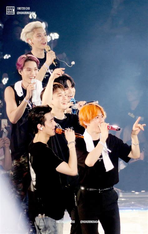 2020 is coming to an end and we have 5 memeber right now are sehun, baekhyun, kai, xiumin, chanyeol. 뉴링 on in 2020 | Exo lockscreen, Exo, Suho exo