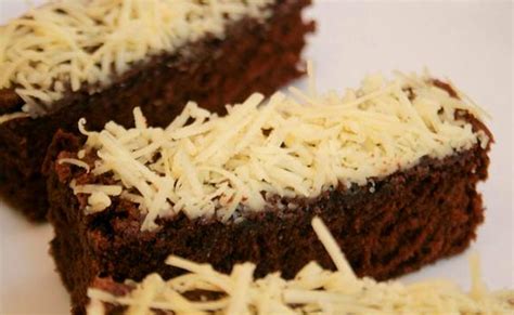 Lihat cara membuat brownies kukus di sini! Resep Brownies Panggang Coklat Keju Amanda