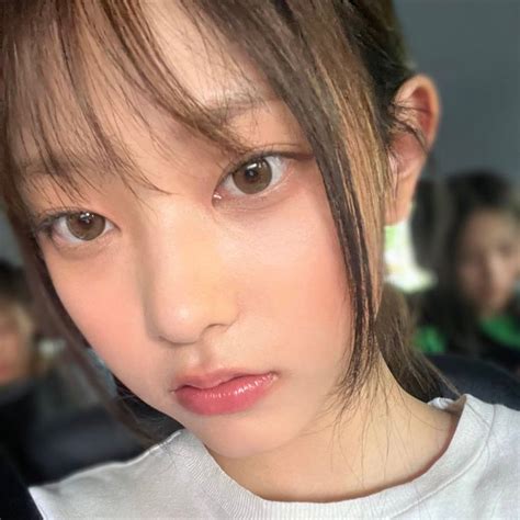 Haerin Newjeans Icons Selca In 2022 Bad Girl Aesthetic Girl Icons