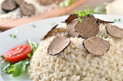 Riso carnaroli 96,7% (origine italia), cipolla, funghi porcini (boletus edulis e rel. Risotto al tartufo, profumata ricetta veg-friendly - www ...