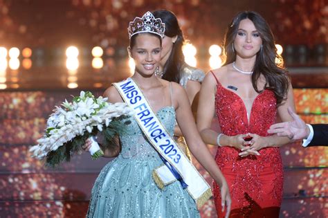 Miss France 2023 Indira Ampiot Remporte La Couronne Et Succède à