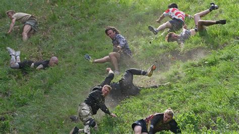 Cheese Rolling Race 2023 Woman Wins Annual Gloucester England Event
