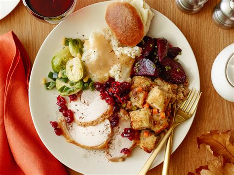 Food and wine presents a new network of food pros delivering the most cookable recipes and delicious ideas online. How to Carve a Turkey | Food Network