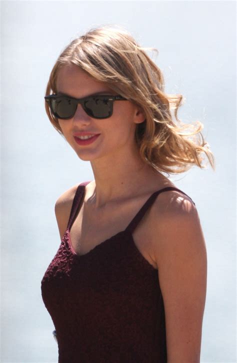 Taylor Swift At Cottesloe Beach In Perth Australia December 2013