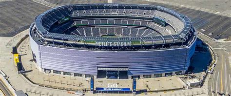 The teams finished with identical records in the central division with the jets getting home. New York Giants | Jets - Stadium Dude