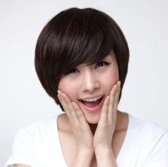 Model ini bertujuan untuk membuat rambut terlihat lebih bervolume, bisa. Model Rambut Pendek Wanita 2013 Terbaru Gaya Korea atau K ...
