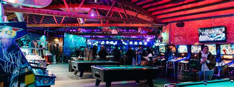 10 Great Chicago Bars With Indoor Activities Chicago The Infatuation