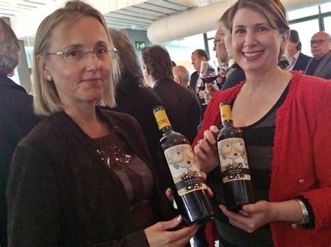 Il negozio casa del bianco dei fratelli perdinzani nasce negli anni 20 nel cuore di ravenna dove tuttora svolge l'attività. Bodegas Pago Casa del Blanco presenta sus vinos en Madrid ...