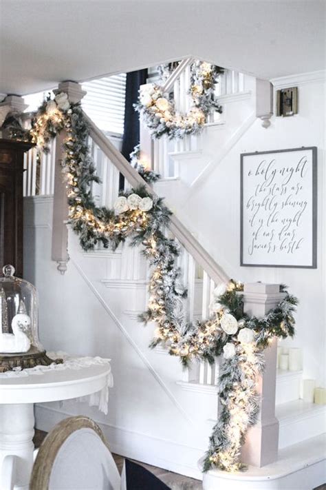 Take a cue from these savvy designer tips. 21 Best Staircase Christmas Decorations - Holiday ...