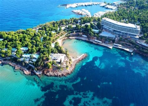 We bring you detailed information that includes how to reach a beach, best time to visit, places to visit and things to do. Top 10 Beaches Near Athens - Greeking.me