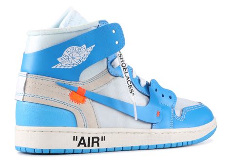 A crisp white base with complementary overlays in university blue and midnight navy combine as an homage to michael jordan's unc alma mater. Off White Air Jordan 1 Retro High University Blue UNC ...