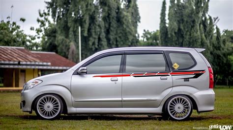 Modifikasi Mobil Avanza Warna Merah