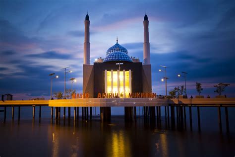 Liburan Di Masjid Amirul Mukminin Kota Makassar