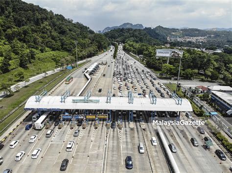 Merujuk kepada pengumuman kerajaan malaysia penurunan tol sebanyak 18 peratus berkuatkuasa mulai 1 februari 2020 di semua lebuh raya kendalian plus, iaitu lebuhraya utara selatan, lebuhraya baru lembah klang (nkve. Daily Life - Plaza Tol Gombak Arah Pantai Timur Sesak pada ...