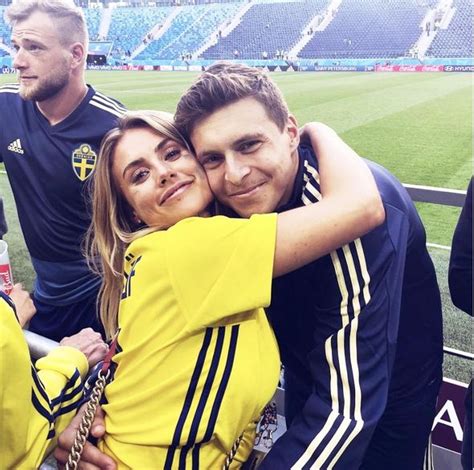 Victor Lindelöf And Wife Maja Nilsso Kiss At Sweden Match Celebrity News Showbiz And Tv