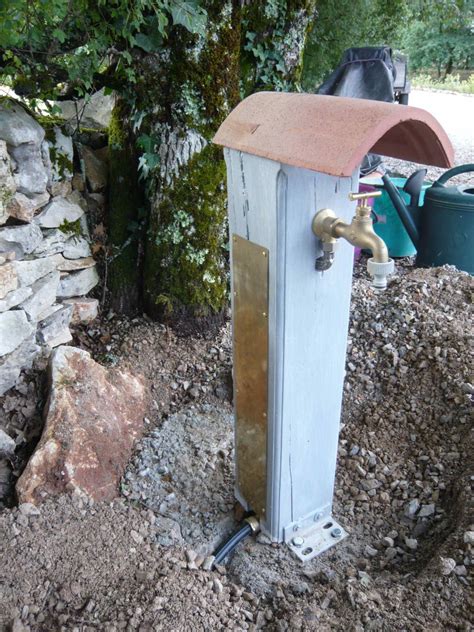 Voir plus d'idées sur le thème cache tuyau, tuyau de plomberie et robinetterie : Fontaine ou borne à eau pour l'arrosage extérieur - blog ...
