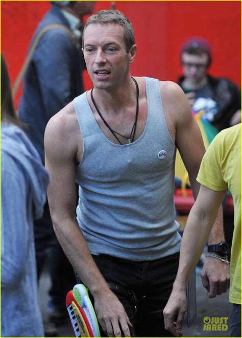 Chris Martin Flaunts Muscles For Coldplay S A Sky Full Of Stars Music Video Photo 3137568