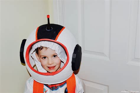 Now, for most purposes you can just stop there. DIY Space Helmet - mudpiefridays.com