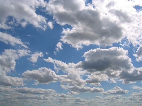 Foto-Foto Langit yang Indah di Siang Hari