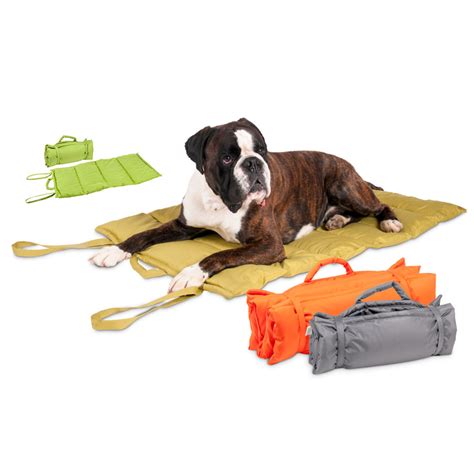 Die samtweiche steppdecke oxford bietet ihrem hund höchsten liegekomfort für zuhause oder unterwegs. Hundedecke für Unterwegs Wave Blanket von Karlie Flamingo ...