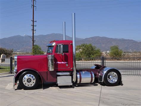 Slick Little Peterbilt Peterbilt Trucks Cool Trucks Peterbilt