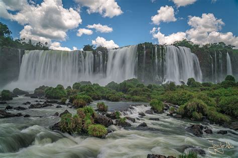 Da wir aus paraguay kommen, entscheiden wir uns für eine übernachtung in der stadt foz do am rande eines wasserfalls zu stehen, auf einer brücke, und zu beobachten, wie sich diese riesige teil 2: Iguazu Wasserfälle in Brasilien ~ https://jennifer-alka ...