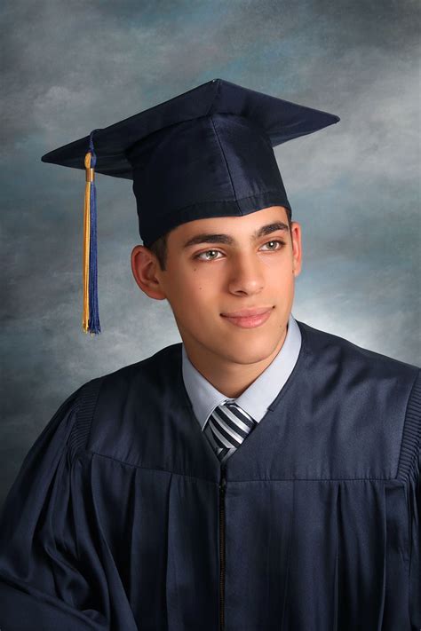 Pin By Ruth Olson Photo On Senior Portraits Cap And Gown Pictures