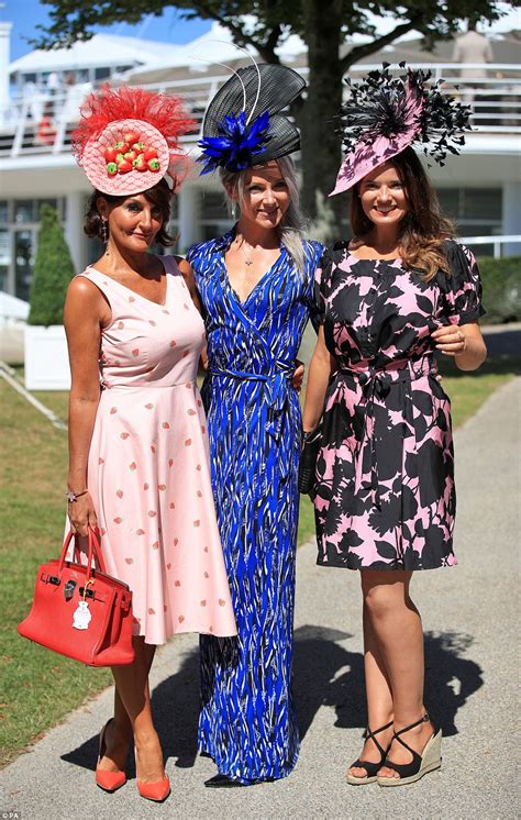 Ladies Day Gets Off To A Glamorous Start At Goodwood Daily Mail Online