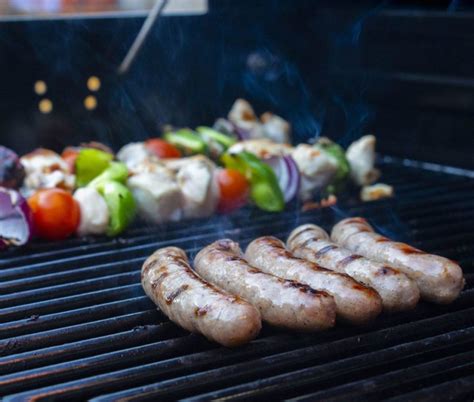 How to prepare the perfect grilled sausages using indirect heat
