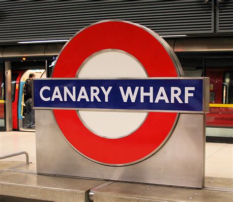 Canary Wharf Underground Station Modern Roundel Bowroaduk Flickr
