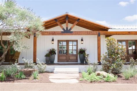 Minimalist Home Exterior Design Model Rustic Farmhouse 2019 19 Ranch