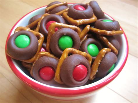 We didn't have anything exciting in the house for the lovely husband's sweet treats, so i quickly melted some dark chocolate and used it to sandwich oat. Chocolate Candy Pretzel Treats