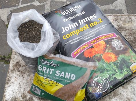 How to make succulent soil. How to make Cactus & Succulent plant soil in 3 easy steps ...