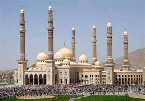 بالصورمسجد الصالح جوهرة في قلب صنعاءمصراوى