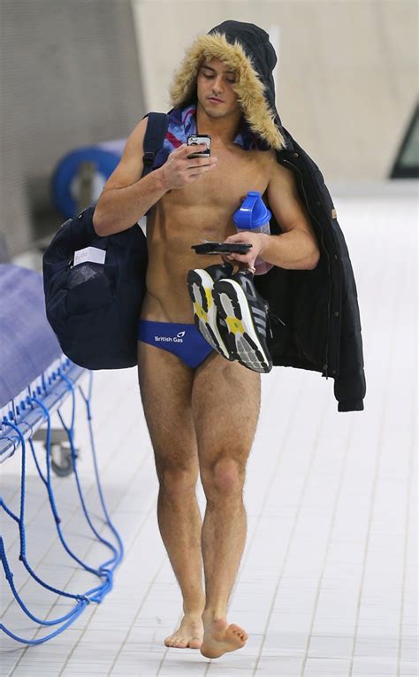 Tom Daley Looks Super Sexy In A Speedo During Diving Practice—see The Pic E News