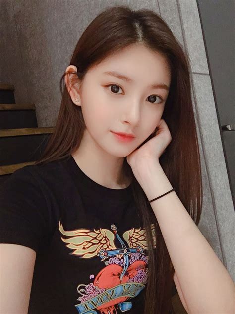 Everglow On Twitter Pretty Korean Girls Cute Korean Girl Asian