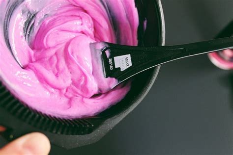 Il colore naturale dei capelli è il marrone con un riflesso cenere. Tinte per capelli anallergiche, cosa c'è da sapere?