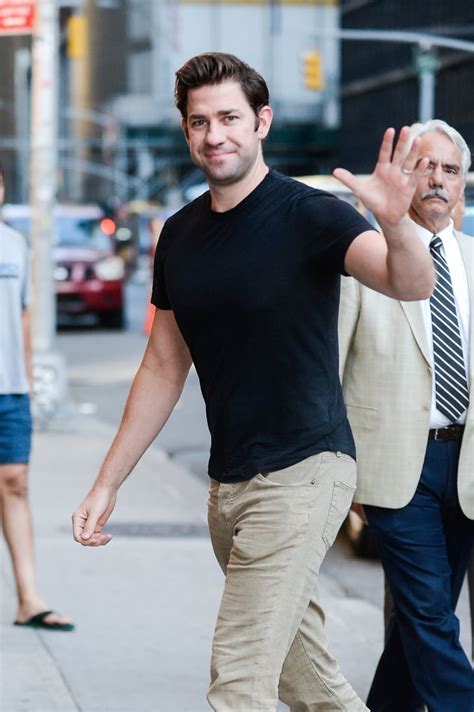 John krasinski, jenna fischer, steve carell, rainn wilson, mindy kaling, b.j. Sexy John Krasinski Pictures | POPSUGAR Celebrity UK Photo 44