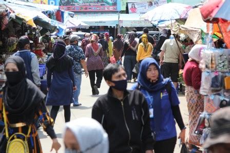 Sebelum mengupas tuntas tentang segmentasi pasar, ada baiknya anda definisi segmentasi pasar menurut pengertian yang diuraikan oleh para ahli dapat disimpulkan sebagai suatu bentuk kegiatan yang membagi pasar. PSBB, Usul Blokir Jalur Niaga - radarcirebon.com