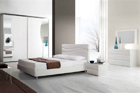 Idee per camere da letto dalle dimensioni proporzionate: City | Camere da letto moderne | Mobili Sparaco