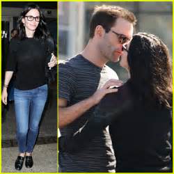 Courteney Cox Kisses Johnny Mcdaid Before Her Flight Home Courteney