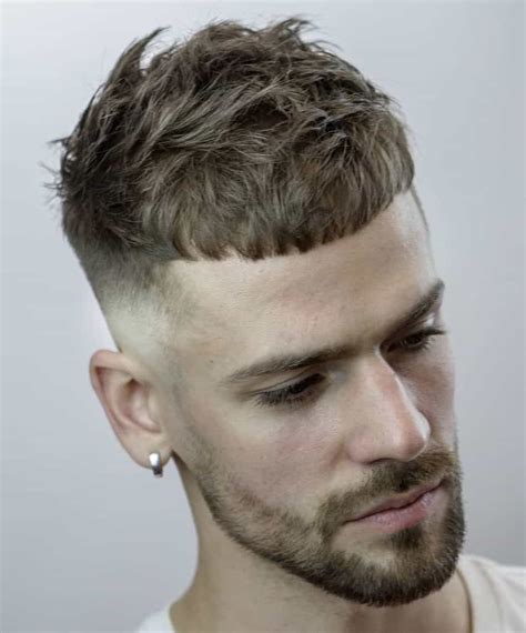 With so many new men's haircuts & hairstyles for 2021, it becomes very difficult to decide the best new haircut you should try in 2021. 10 Men's Short Hairstyles 2021: Best Cuts and Trends to Try This Year - Elegant Haircuts