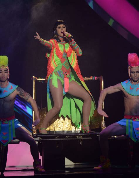 Katy Perry Brit Awards 2014 Performance Photos 01 Gotceleb