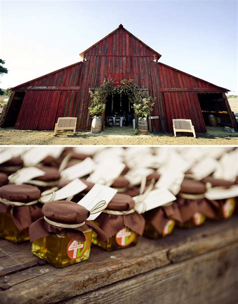 Barn wedding of your dreams with over 200 acres of woodland, meadows, streams, and creeks. Life of a Vintage Lover: Autumn Barn Wedding
