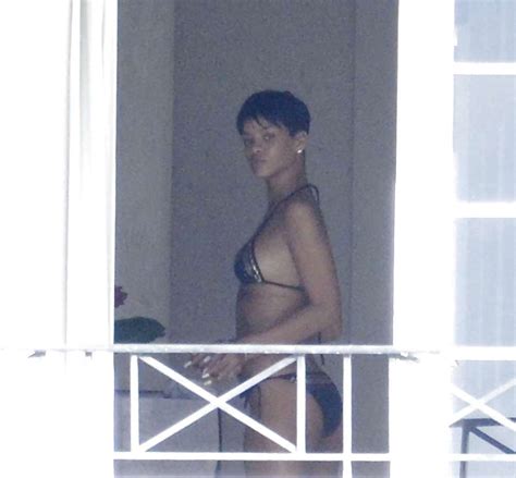 Rihanna Caught Naked Outside Her Balcony In Barbados 12 Pics Xhamster