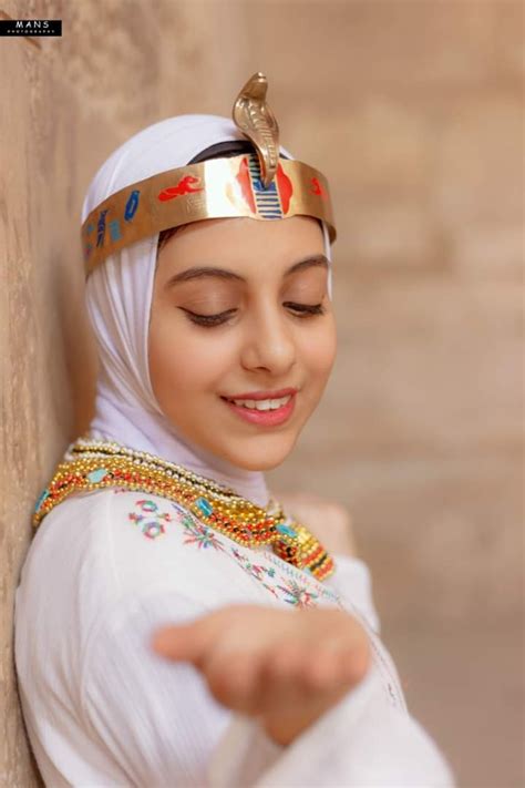 We would like to show you a description here but the site won't allow us. "الحشمة لا تنقص من جمالهّن شيئًا".. "فوتوسيشن" بالحجاب في ...