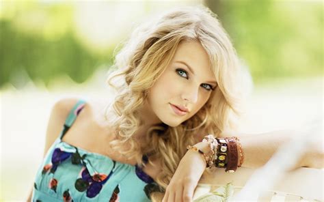 American country music singer - taylor swift photo Preview ...